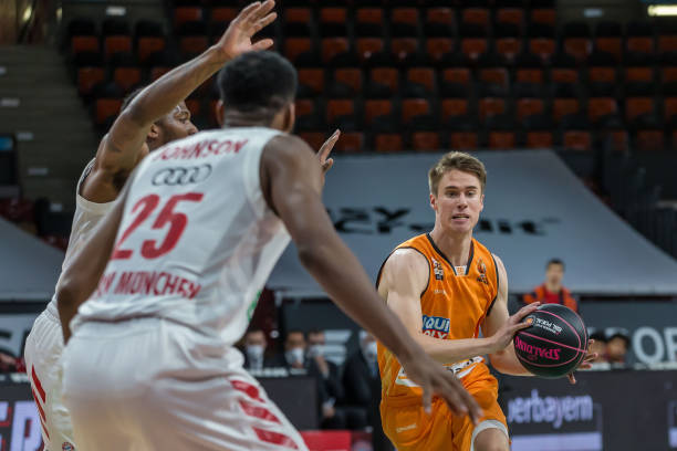 年轻篮球运 年轻篮球运